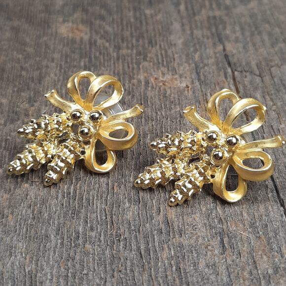 Vintage Christmas Pierced Earrings Gold Tone Bow with Pinecone Bough - Picture 8 of 14